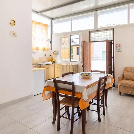 Prázdninový dům Monolocale Con Terrazzo